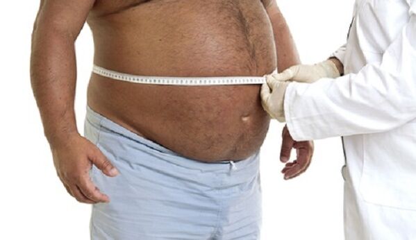 лекарят определя начина за отслабване за затлъстял мъж
